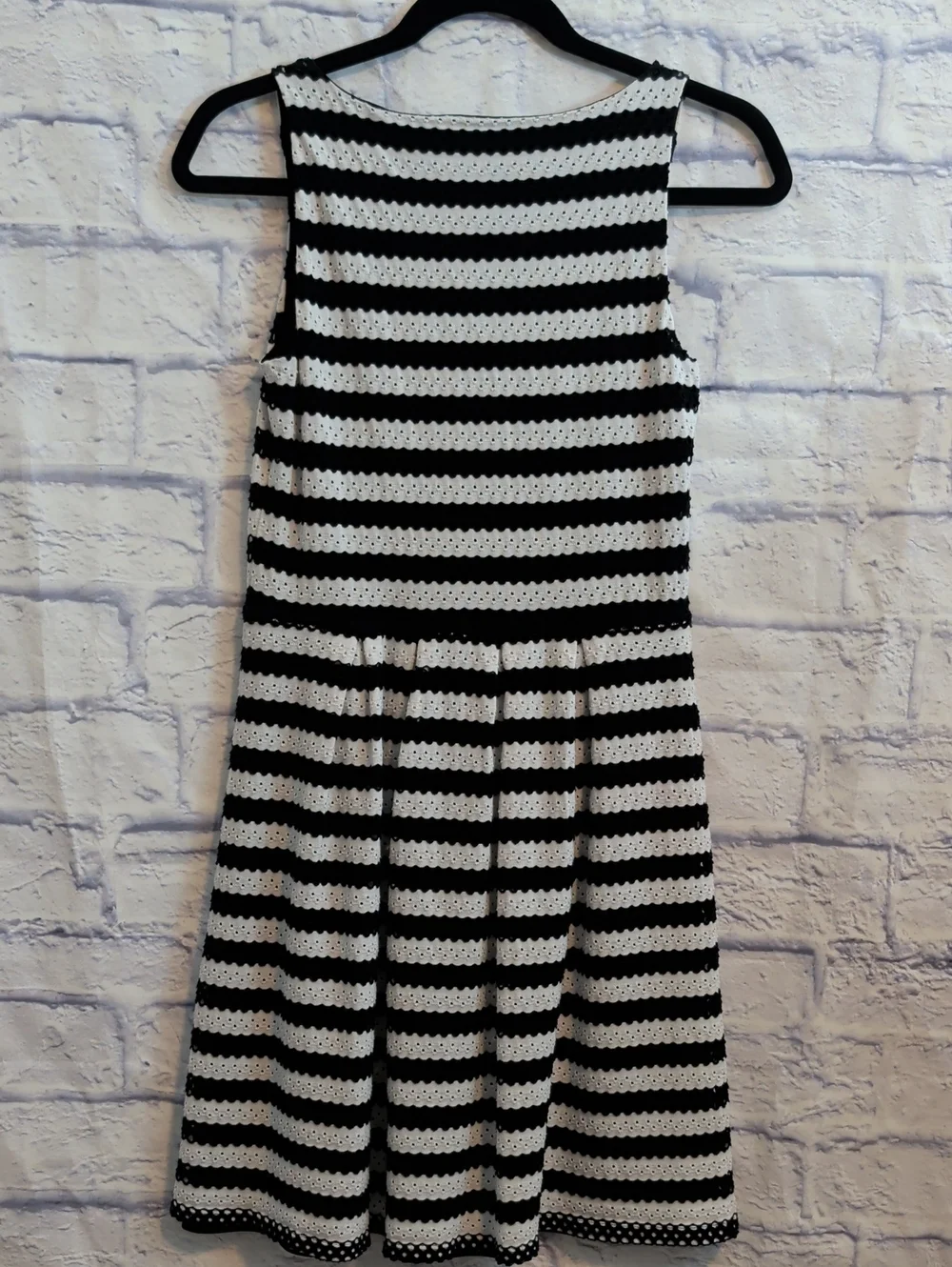 Elle Black & White Sleeveless Eyelet Fit-&-Flare Dress - Size 4 - Picture 4 of 8